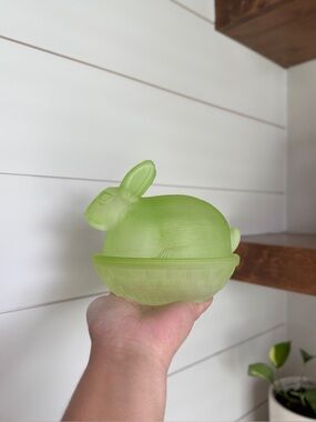 VTG LIME SATIN BUNNY HEN ON NEST!